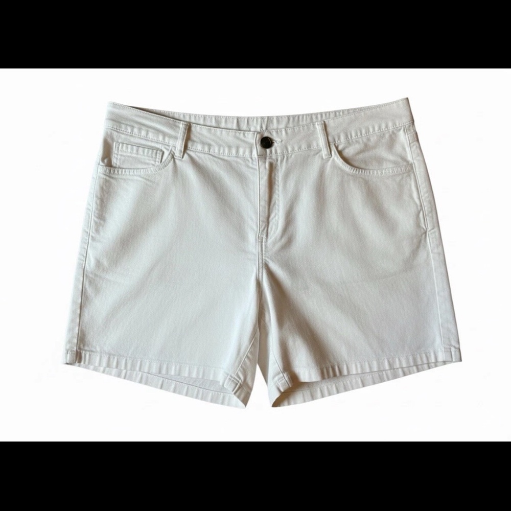 St John’s Bay 7” Short Woman’s White Shorts Size 22W A0026
